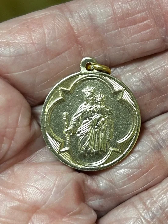 Gold tone Religious Medal Pendant - Picture 4 of 4